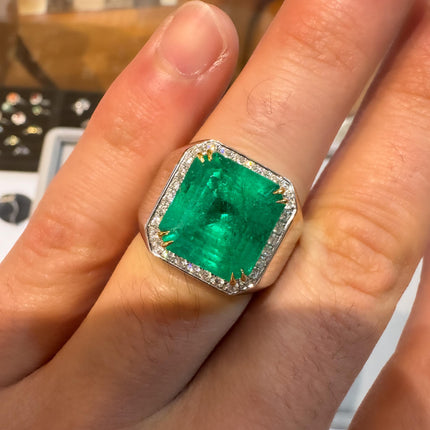 8.23 Carat Colombian Emerald & Diamond 18K Gold Mens Ring | GRS Certified