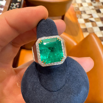 8.23 Carat Colombian Emerald & Diamond 18K Gold Mens Ring | GRS Certified